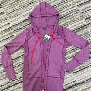 Stylish women’s Eddie Bauer hoodie XS - periwinkle color with red accents. NWT